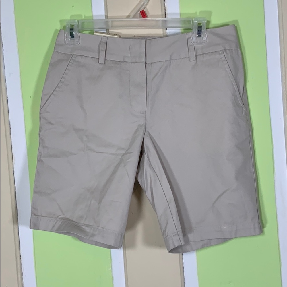 Bass Bermuda shorts khaki size 4 9” inseam new w/t